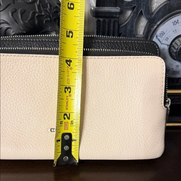 Coach Two-Tone Black and Cream Wristlet wallet - Picture 9 of 9